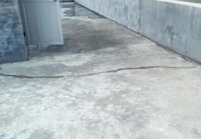 平房楼顶漏水维修公司分享下如何解决卫生间隐蔽部位漏水的问题?